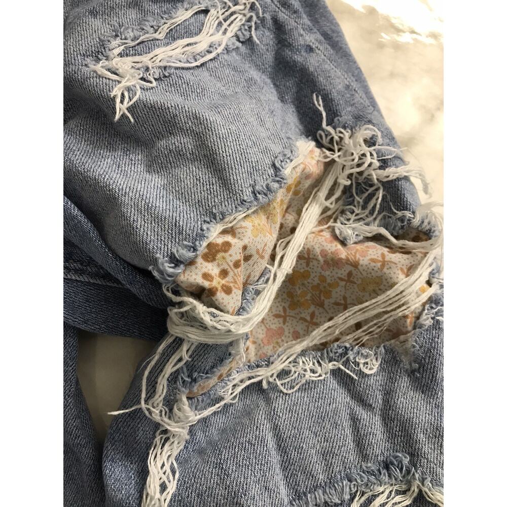 Amerian Eagle High Waisted Mom Strigid Floral Patchwork Jeans 4 regular Distres - Picture 11 of 12